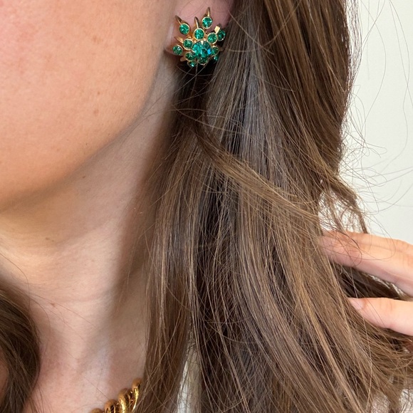Vintage Green Rhinestone Snowflake Earrings,1960's Vintage Clip on Earrings - Picture 4 of 6